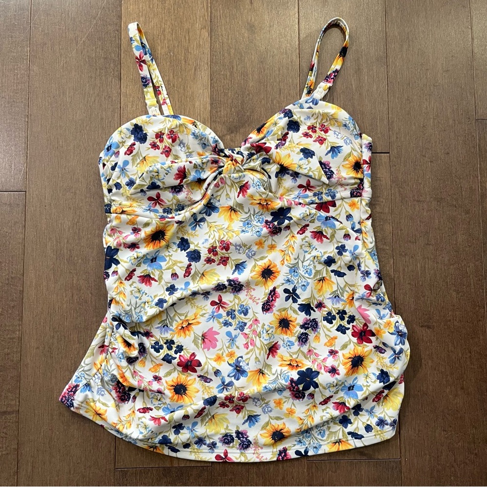 ✨2/$20✨ Old Navy Maternity Nursing Swim Top